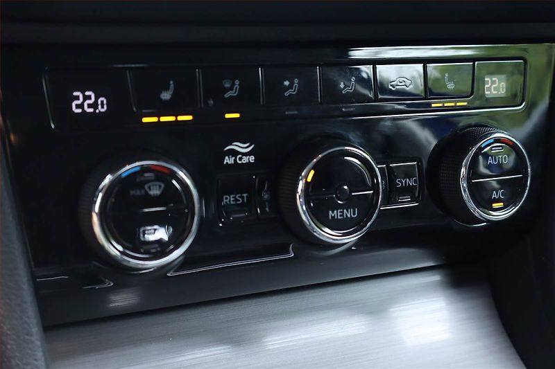 Škoda Superb (2019) Style 2.0 TDI, Automat - fotka 16 z 32