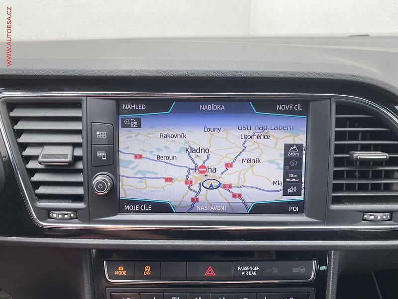 Seat Leon (2019) 1.5 TSi, FR, DSG, panor - fotka 15 z 18