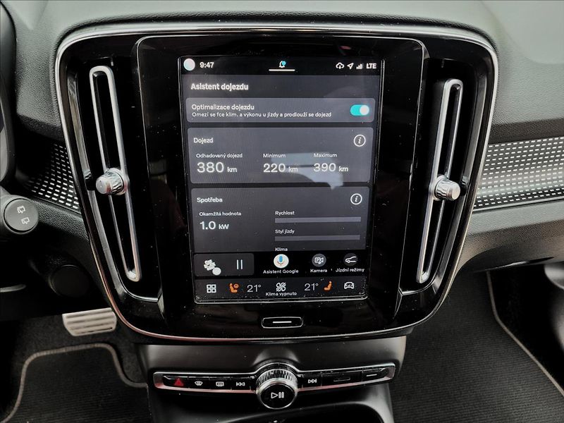 Volvo XC40 0,0 twin plus 300kw 78kWH 4x4 - fotka 33 z 49