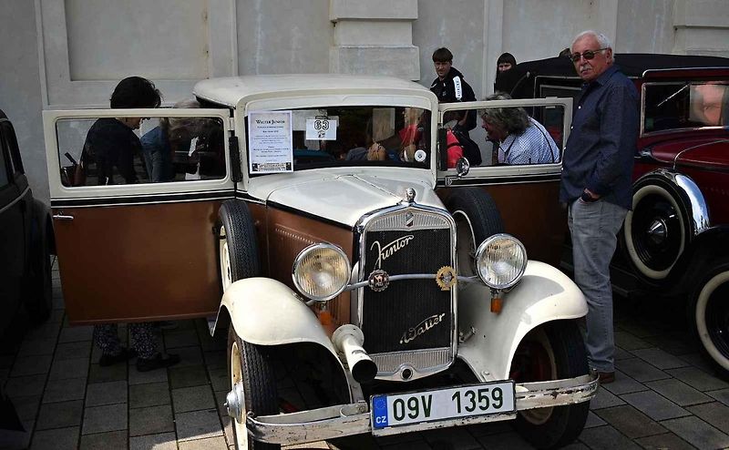 Nablýskané historické vozidla a motorky obsadily v neděli 19. května centrum Prostějova. 19.5. 2024
