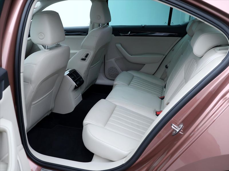 Škoda Superb 2,0 TDI 140kW L&K 4x4 CZ - fotka 14 z 46