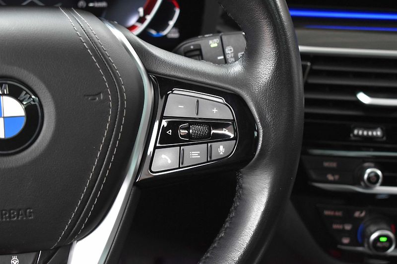 BMW Řada 5 530d xD TAŽNÉ*N.TOPENÍ*ČR 1.M* - fotka 23 z 51