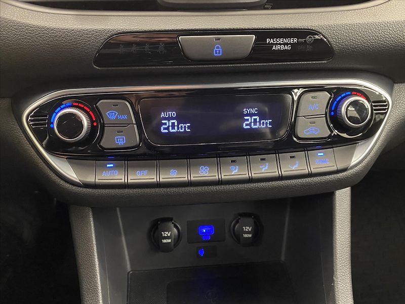 Hyundai i30 1,5 T-GDi 117kW DCT N-Line - fotka 21 z 26