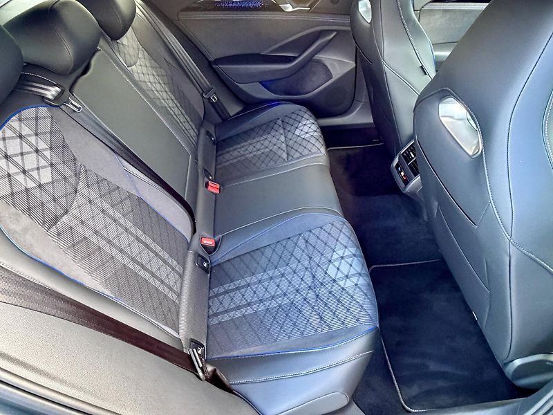 Volkswagen Passat (2025) R-Line DSG masáže MATRIX ACC  - fotka 21 z 57