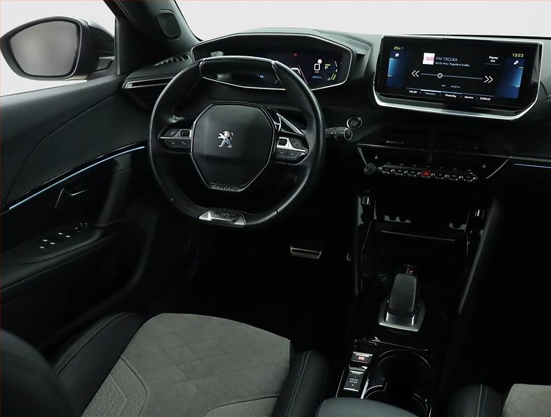 Peugeot 2008 (2021) GT 50 kWh, SoH 85%, Automat - fotka 7 z 19