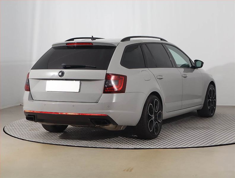 Škoda Octavia (2019) RS 2.0 TSI - fotka 5 z 27