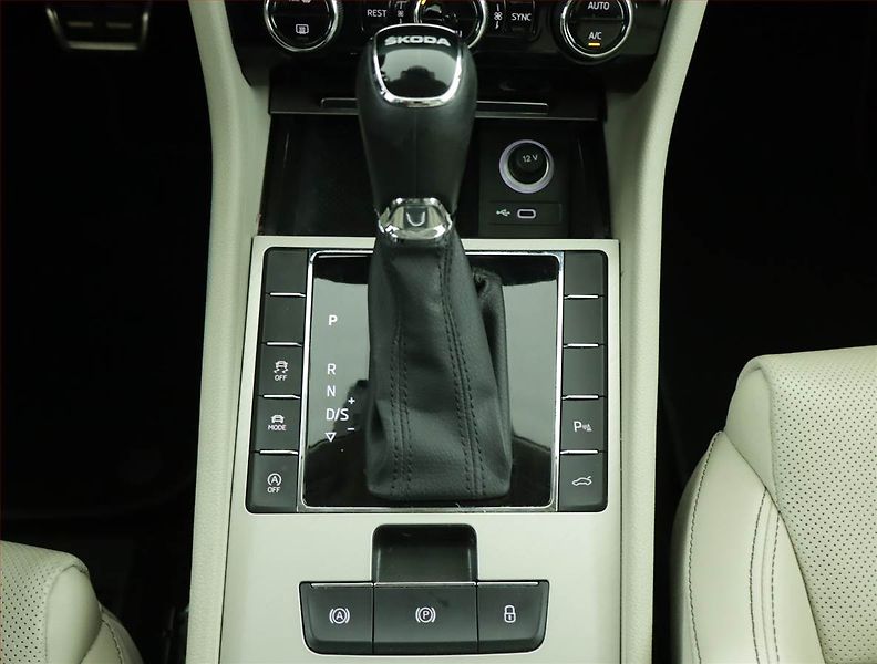 Škoda Superb (2023) Laurin&Klement 2.0 TDI - fotka 13 z 19