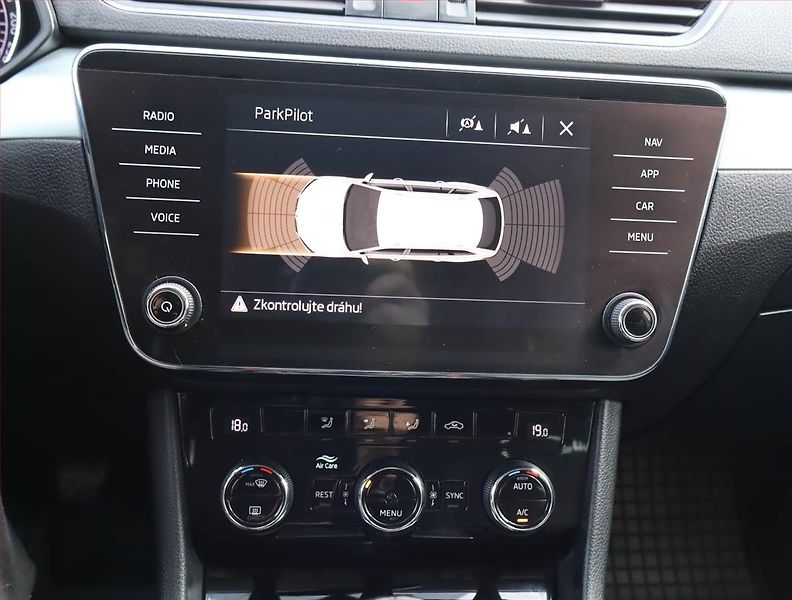Škoda Superb (2018) Ambition 1.6 TDI, Bi-Xenony - fotka 13 z 20