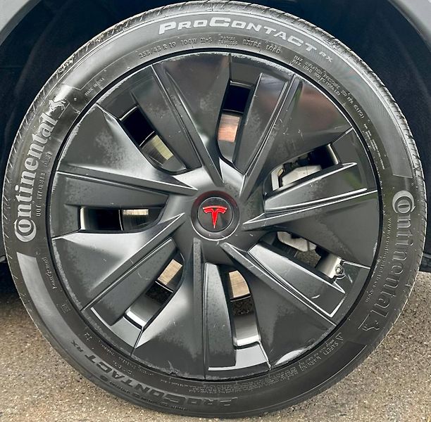 Tesla Model Y (2023) LONG RANGE DUAL MOTOR AWD 2023 - fotka 7 z 28