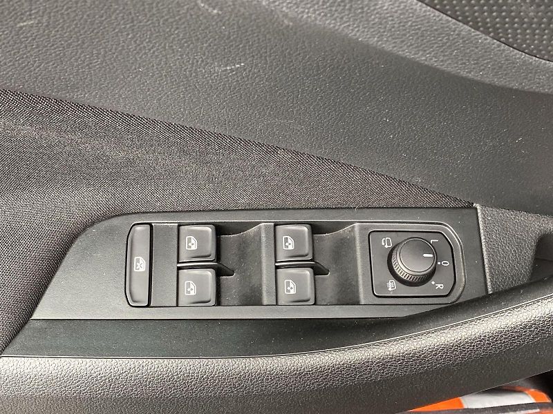 Škoda Kamiq (2022) 1.0 TSI DSG Monte Carlo - fotka 24 z 38