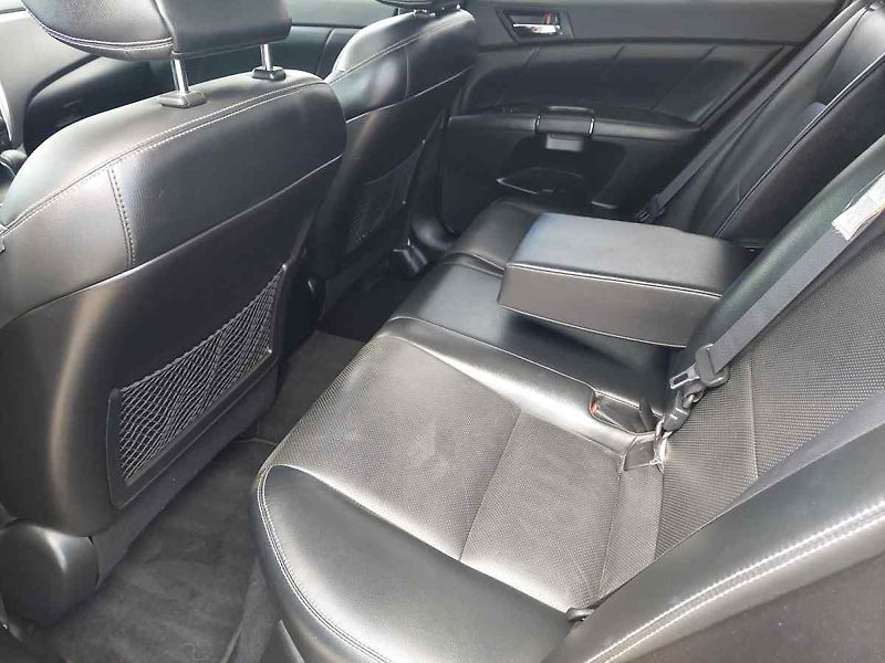 Suzuki Kizashi 2.4 4WD - fotka 26 z 59