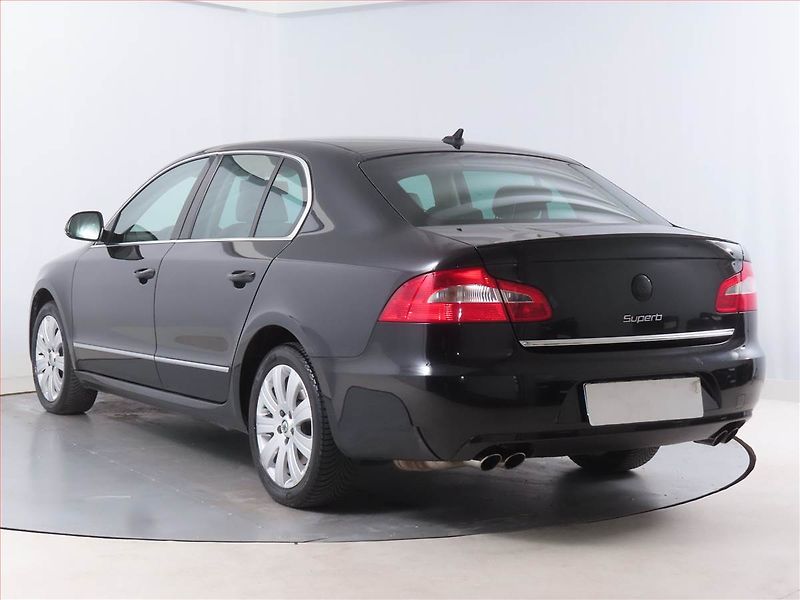 Škoda Superb (2011) Elegance 3.6 FSI V6, 4X4 - fotka 4 z 15
