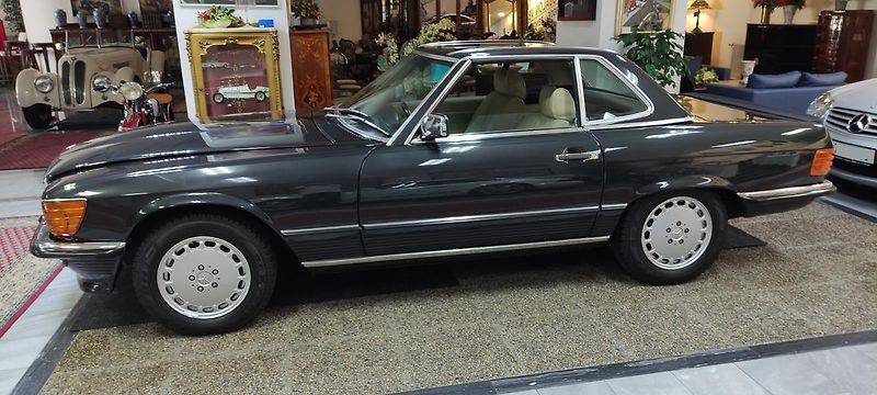 Mercedes-Benz SL (1986) R107 560 - fotka 2 z 23