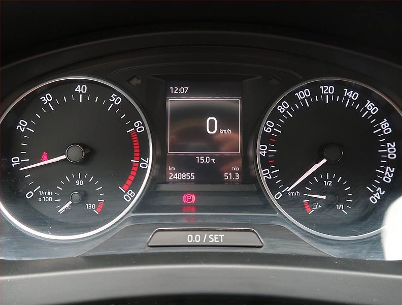 Škoda Rapid (2016) Style 1.2 TSI, Tempomat - fotka 11 z 19