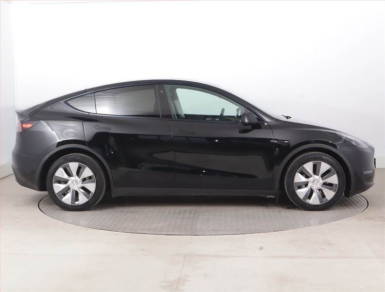 Tesla Model Y (2023) Long Range AWD 79kWh, SoH 92% - fotka 6 z 22