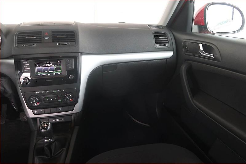 Škoda Yeti (2015) 2.0 TDI, Tempomat - fotka 8 z 15
