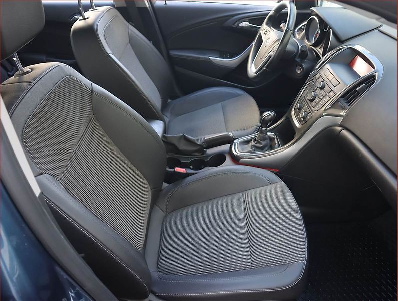 Opel Astra (2013) 1.7 CDTI, Serv.kniha, Xenony - fotka 9 z 15