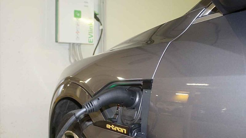 Audi e-tron má pohon přední i zadní nápravy