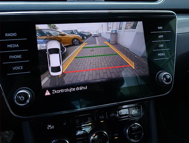 Škoda Superb (2020) 2.0 TDI - fotka 17 z 21