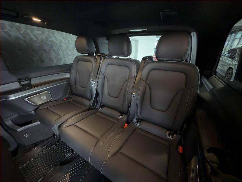 Mercedes-Benz Třídy V (2025) 300 d 4MATIC - fotka 18 z 19