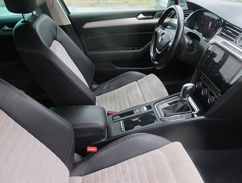 Volkswagen Passat (2018) 2.0 TDI, Automat, Serv.kniha - fotka 9 z 20