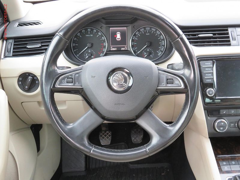 Škoda Octavia (2013) 2.0TDi, Bixen, navi, kamera - fotka 15 z 36
