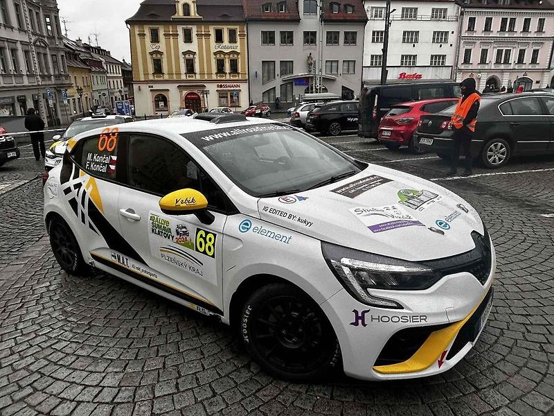 Tragédie, která se odehrála v rámci 58. ročníku Rallye Šumava, kdy po nehodě zemřela navigátorka Alena Krejčíková (41), nezasáhla jen příznivce rallye, ale její kamarády, jelikož byla na Klatovsku doma.