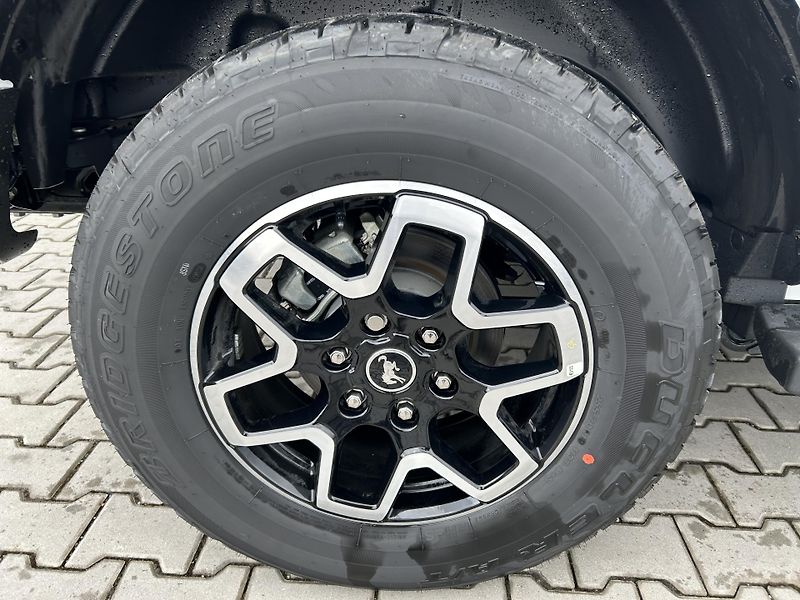 Ford Bronco 2.7 EcoBoost 246kW OUTER BANKS - fotka 5 z 32