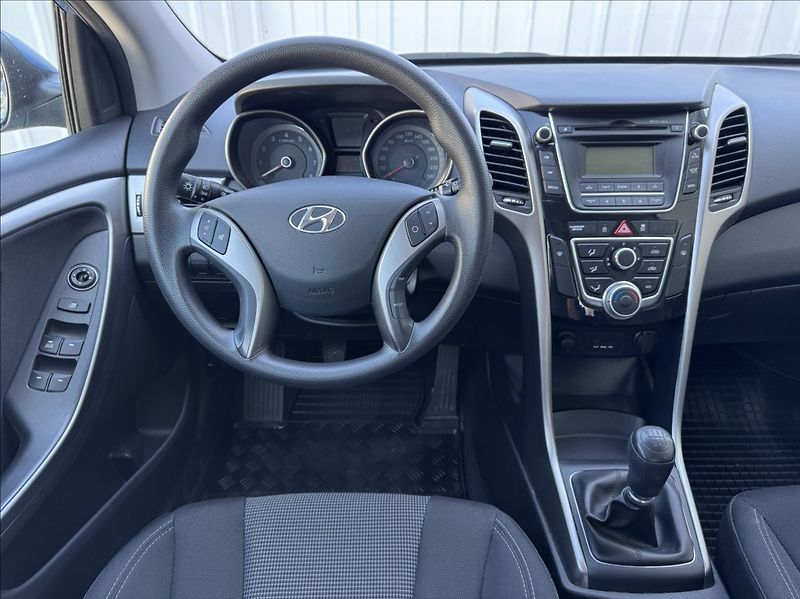 Hyundai i30 1,4 i 73kW ALU klima původ ČR - fotka 29 z 50