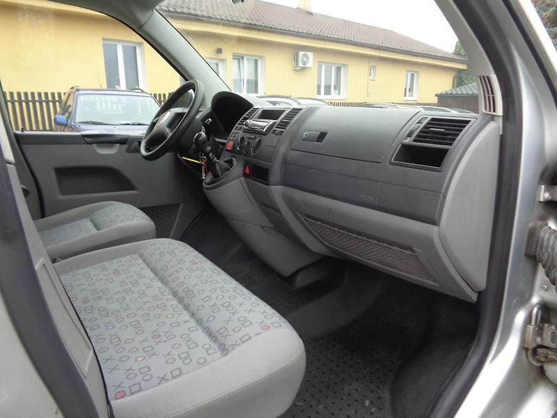 Volkswagen Caravelle 2,5 TDI  4x4 - fotka 16 z 16