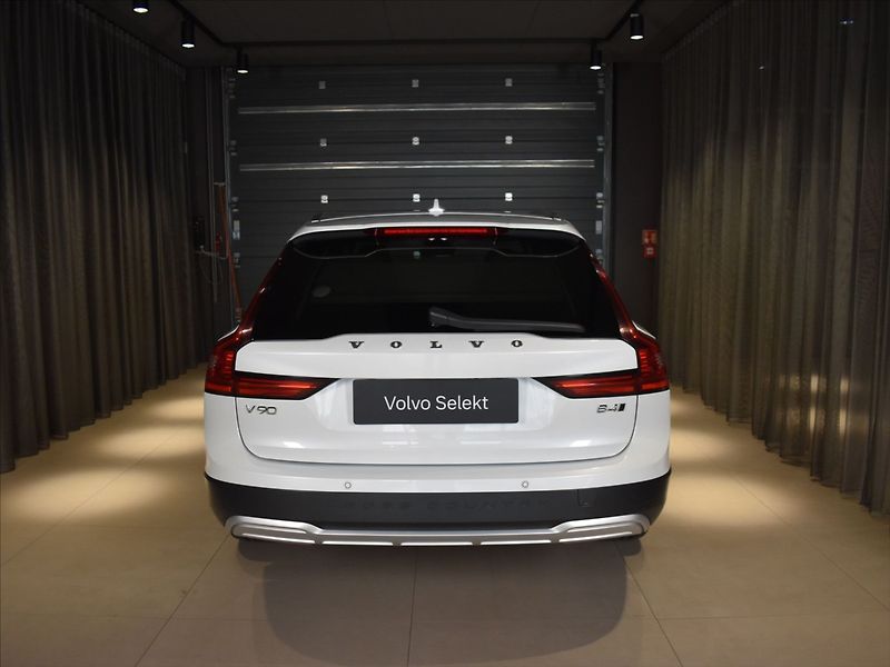 Volvo V90 2,0 CC PRO B4 AWD - fotka 5 z 24