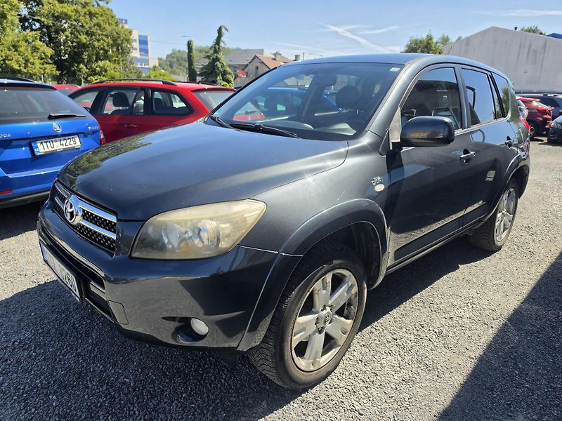 Toyota RAV4 2.2D-Cat 130kw 4x4 - fotka 2 z 21