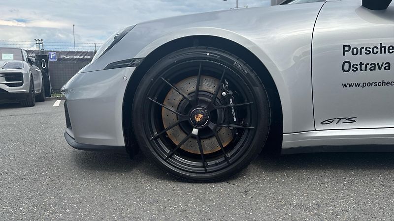 Porsche 911 Targa 4 GTS - fotka 9 z 24