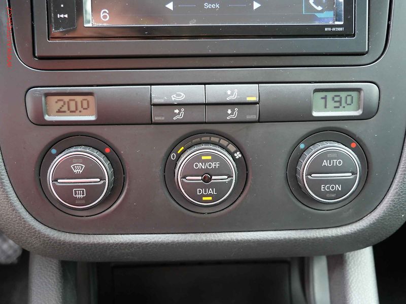Volkswagen Golf (2006) 1.9 TDi 4x4, AC, temp. STK6 - fotka 13 z 16