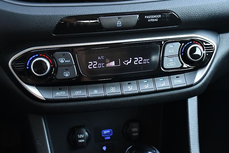 Hyundai i30 1,0T-GDi FAMILY SMART DCT ČR  - fotka 32 z 48