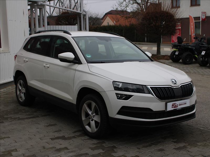 Škoda Karoq 1,0 TSI DSG zánovní 22 400km - fotka 2 z 10