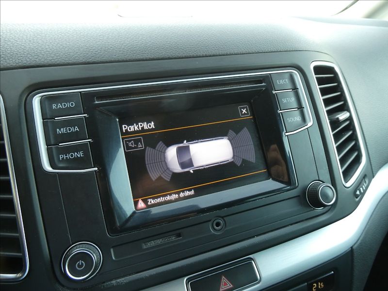 Volkswagen Sharan 2,0 TDi 110kW 7.míst, serviska - fotka 33 z 44