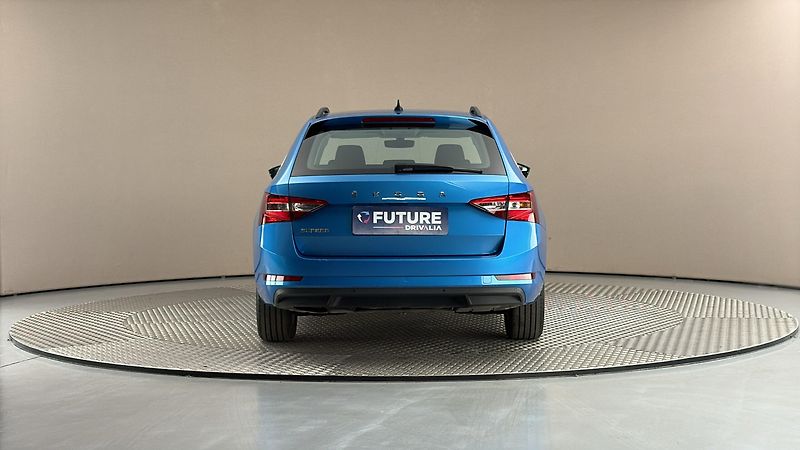Škoda Superb 2.0 TDI Ambition Combi - fotka 5 z 24