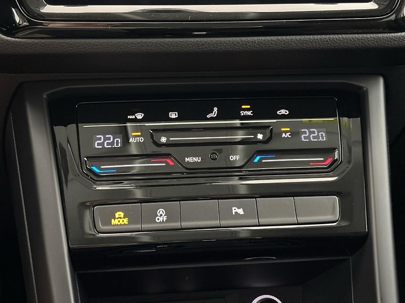 Volkswagen Touran Highline DSG - fotka 19 z 29