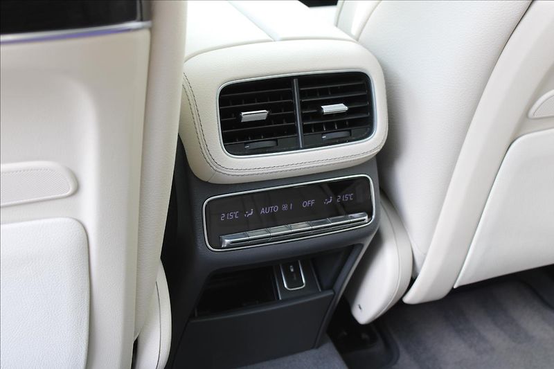Mercedes-Benz GLS 400d 4M/Exclus/1M/DPH/CZ - fotka 37 z 49