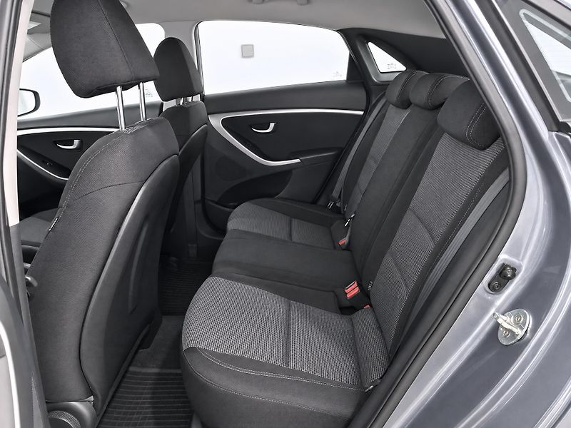 Hyundai i30 1,4 CVVT 73KW NAVI ORIG. ALU - fotka 4 z 27