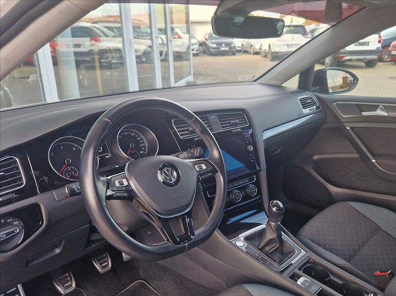Volkswagen Golf 1,6 TDI LED KOMP.SERV.HISTORIE - fotka 22 z 50