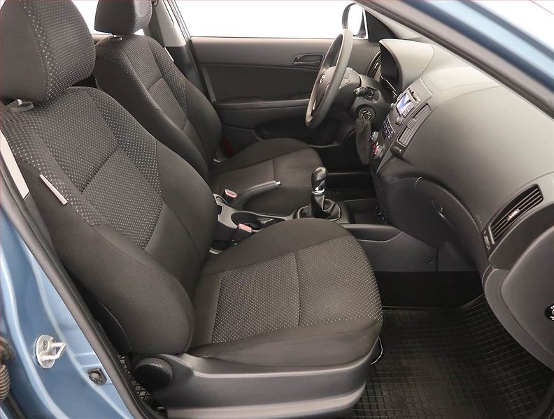 Hyundai i30 (2010) 1.4 CVVT, po STK, slušný stav - fotka 9 z 15