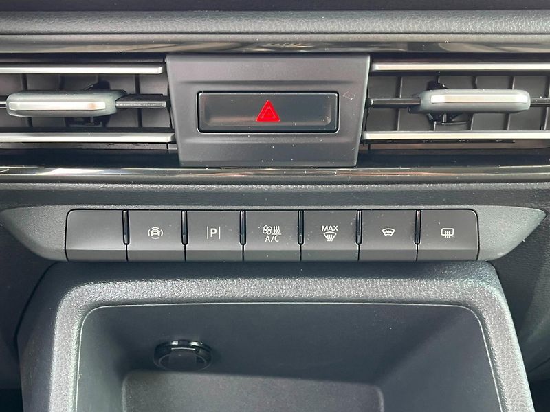 Ford Tourneo Connect (2024) 2,0 90kw, ČR, 1. maj, záruka - fotka 17 z 22
