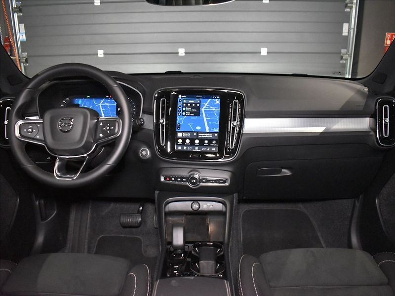 Volvo XC40 2,0 B4 Ultra Panorama,BLIS - fotka 13 z 24