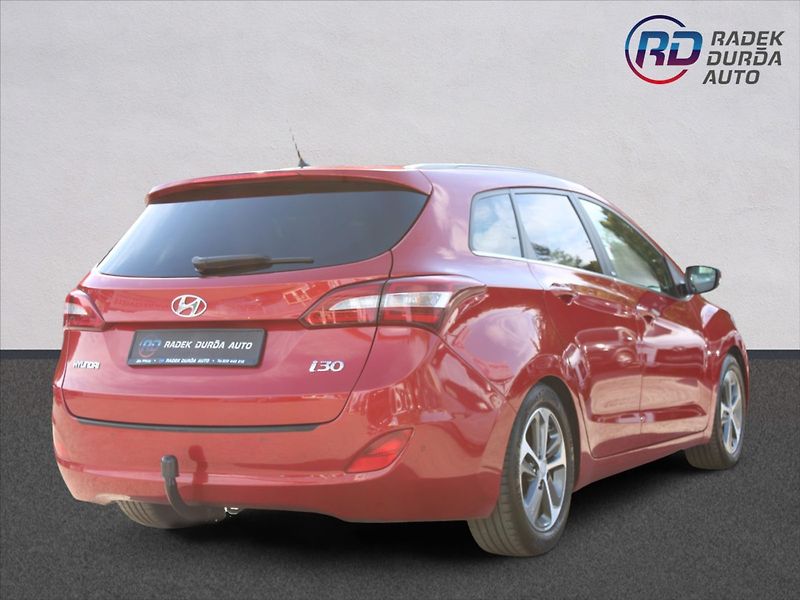 Hyundai i30 1,6 i  ČR,1.MAJ,WEEKEND DESIGN - fotka 5 z 31
