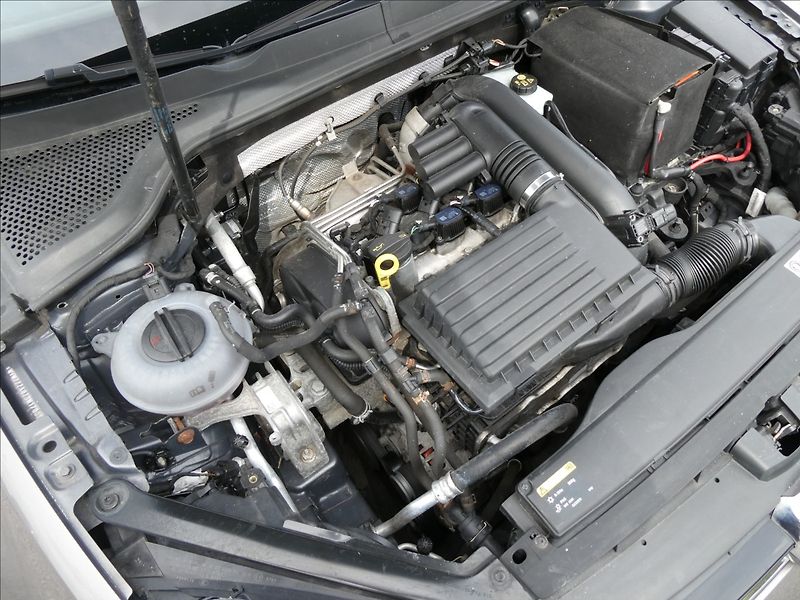 Volkswagen Golf 1,4 TSi 103kW DSG, webasto - fotka 38 z 42