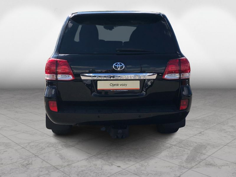 Toyota Land Cruiser 200 D-4D A/T 7 míst - fotka 9 z 30