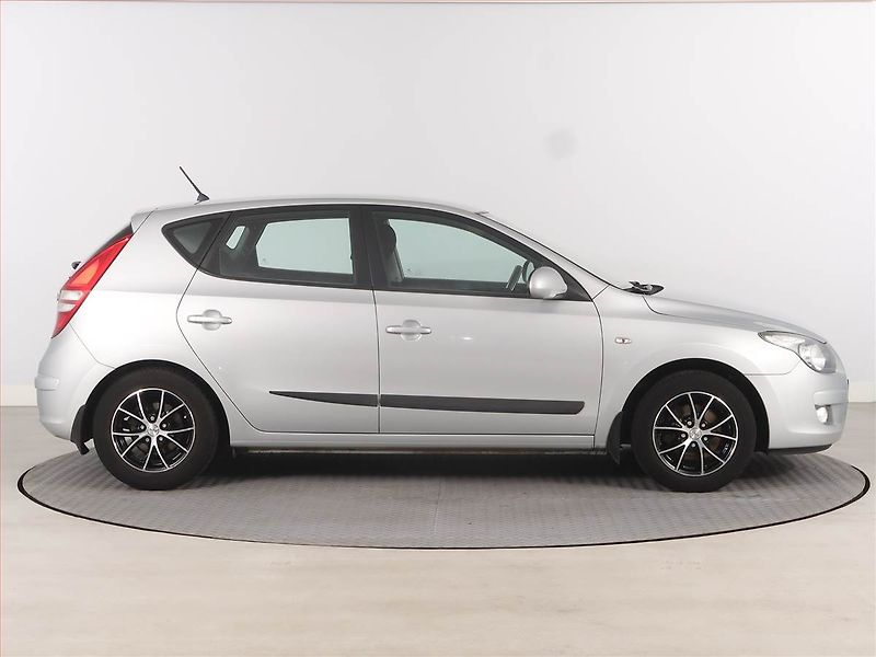 Hyundai i30 (2009) 1.4 CVVT, ČR,1.maj, Serv.kniha - fotka 6 z 15