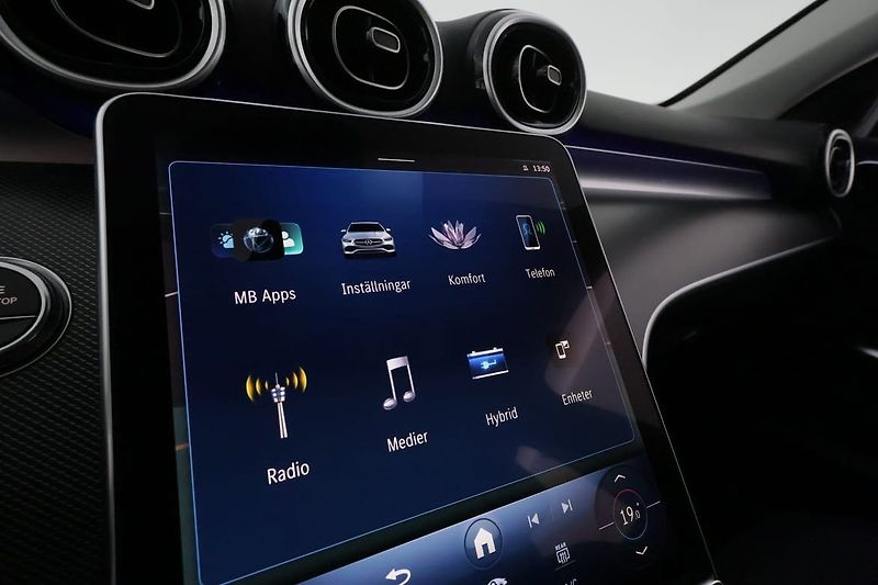 Mercedes-Benz Třídy C 300e Avantgarde Kamera Tažné - fotka 23 z 30